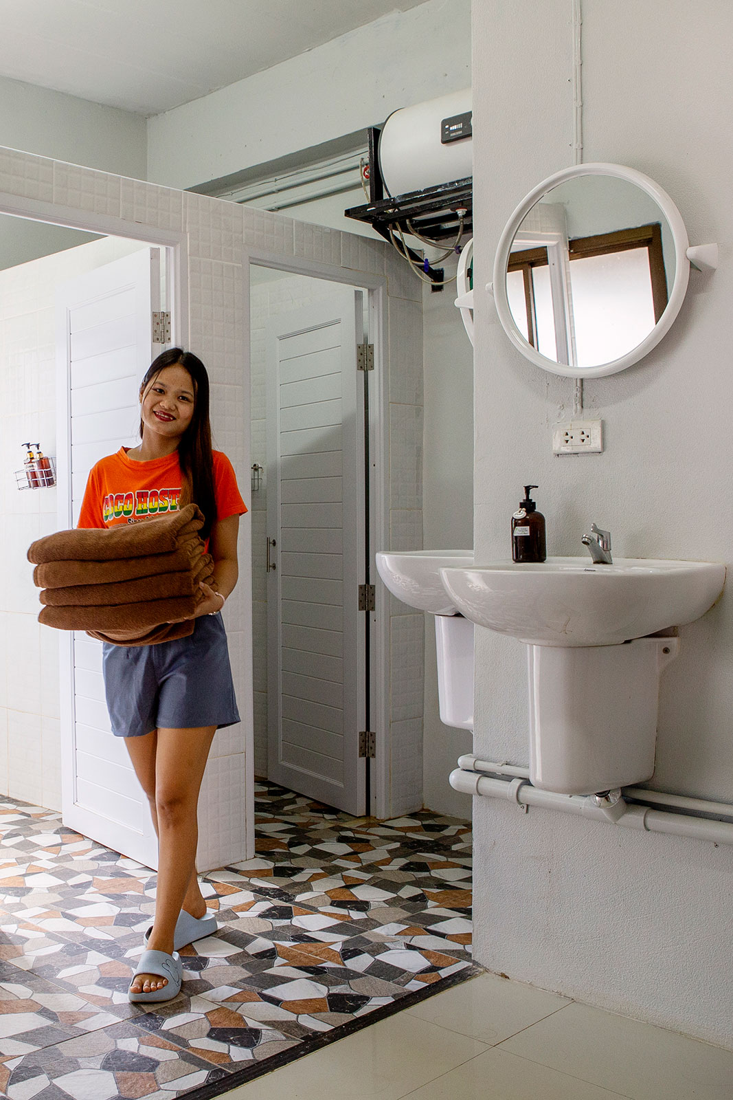 Khao Sok hostel shower room